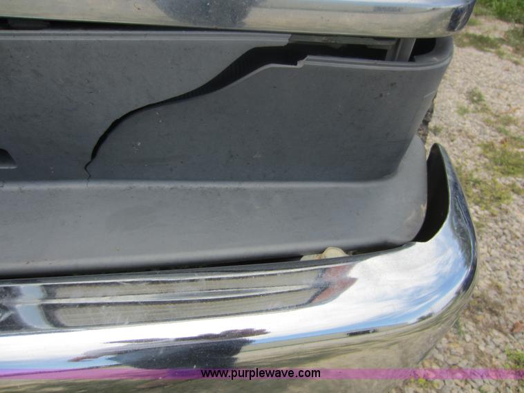 image for item F6508 1998 Chevrolet C3500HD flatbed pickup truck