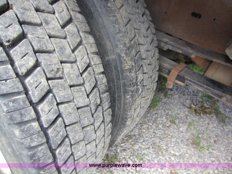 image for item F6508 1998 Chevrolet C3500HD flatbed pickup truck