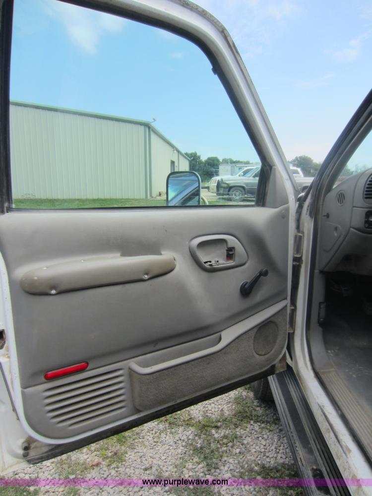 image for item F6508 1998 Chevrolet C3500HD flatbed pickup truck