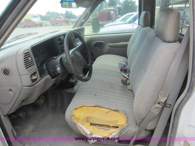 image for item F6508 1998 Chevrolet C3500HD flatbed pickup truck