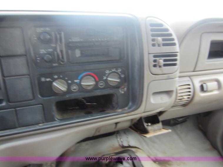 image for item F6508 1998 Chevrolet C3500HD flatbed pickup truck