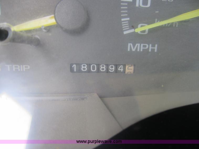 image for item F6508 1998 Chevrolet C3500HD flatbed pickup truck