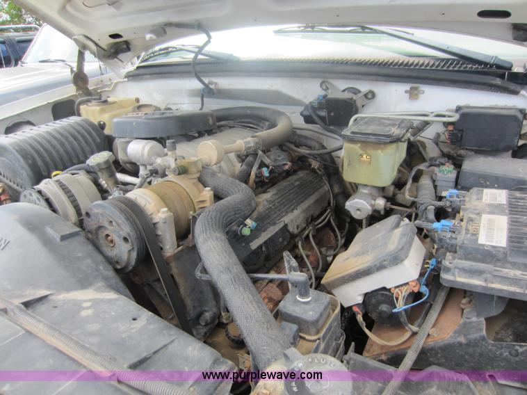 image for item F6508 1998 Chevrolet C3500HD flatbed pickup truck