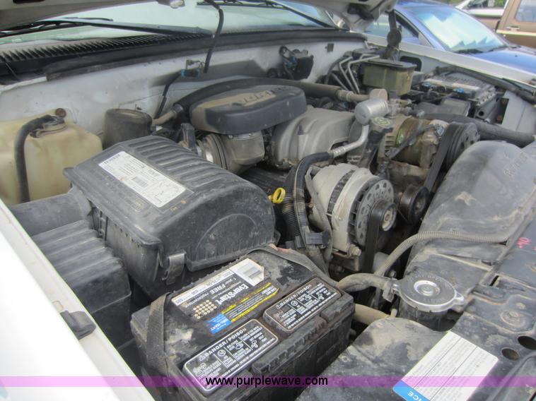 image for item F6508 1998 Chevrolet C3500HD flatbed pickup truck