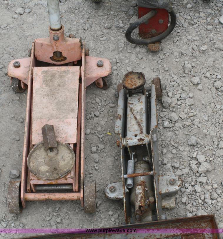 image for item K9869 Assorted tools