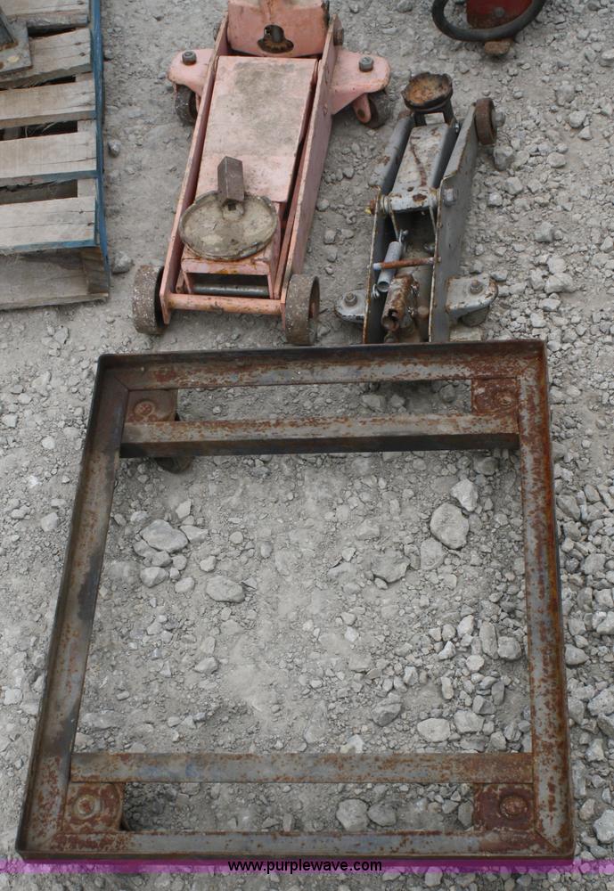 image for item K9869 Assorted tools