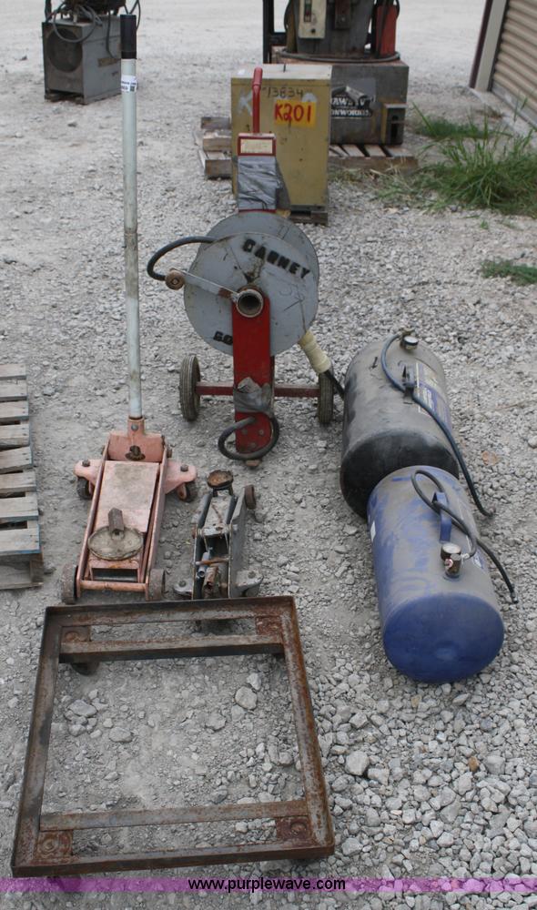 image for item K9869 Assorted tools