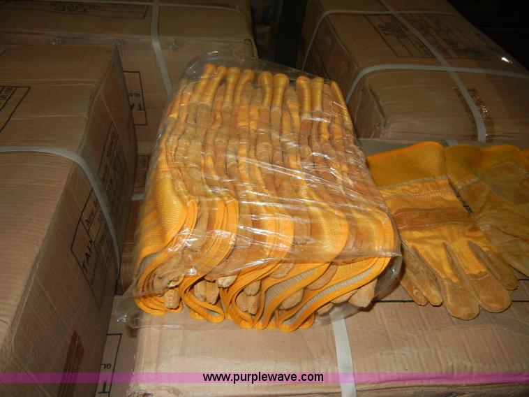 image for item N9685 Approximately 1,200 pairs of work gloves