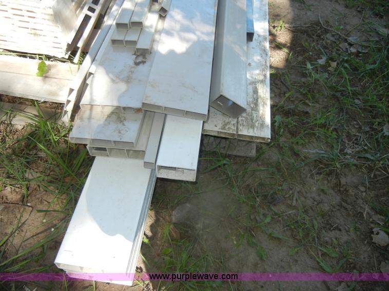 image for item U9300 Assorted plastic one rail fencing pieces