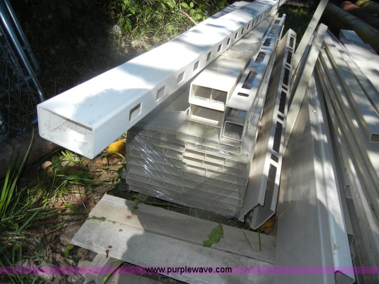 image for item U9300 Assorted plastic one rail fencing pieces