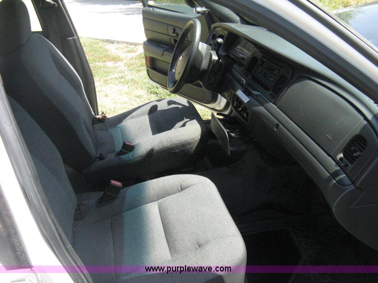image for item A6469 2005 Ford Crown Victoria Police Interceptor