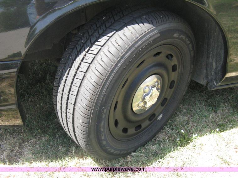 image for item A6469 2005 Ford Crown Victoria Police Interceptor