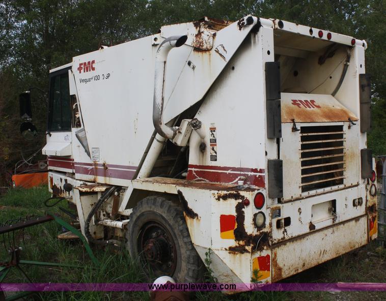 image for item B6883 1993 FMC Vanguard V3000SP street sweeper