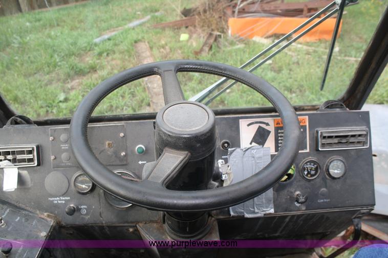 image for item B6883 1993 FMC Vanguard V3000SP street sweeper