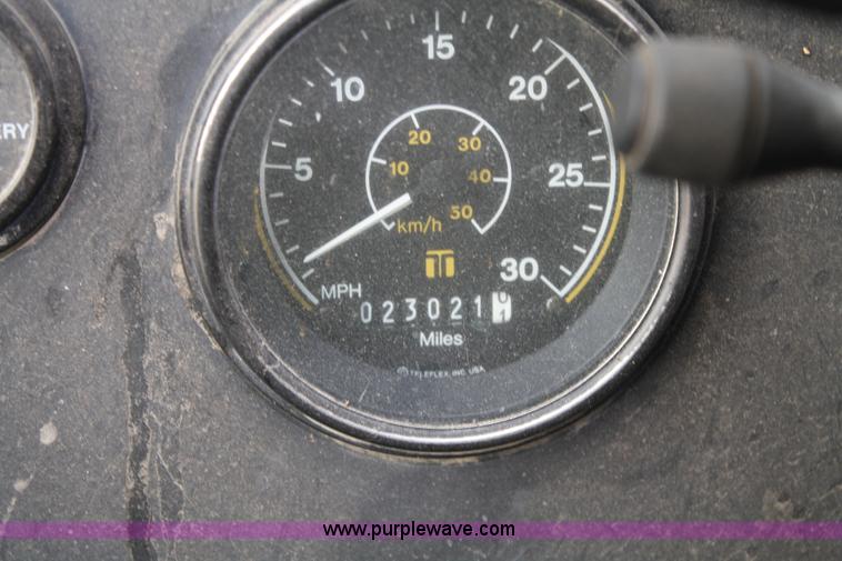 image for item B6883 1993 FMC Vanguard V3000SP street sweeper