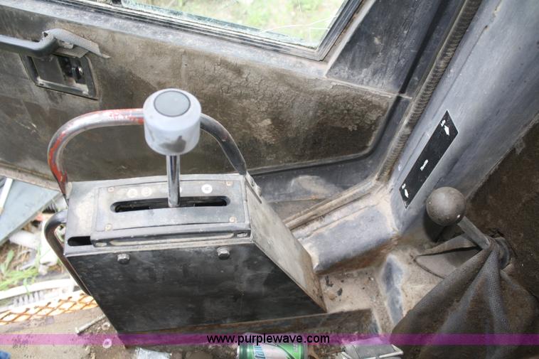 image for item B6883 1993 FMC Vanguard V3000SP street sweeper