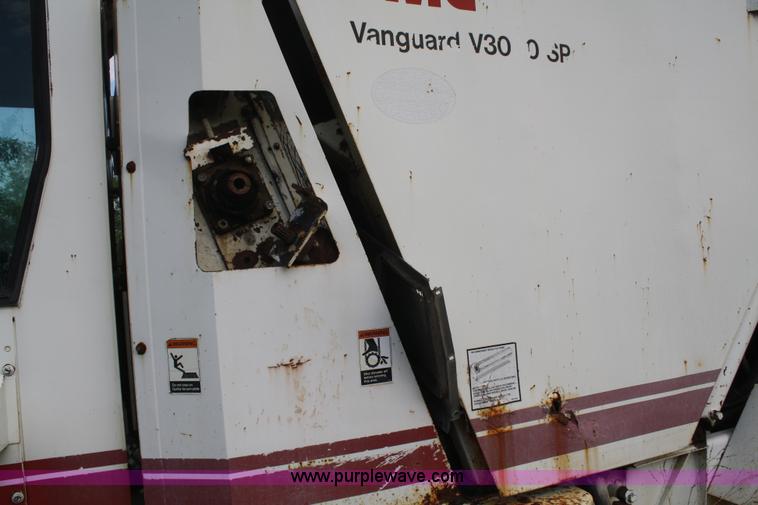 image for item B6883 1993 FMC Vanguard V3000SP street sweeper