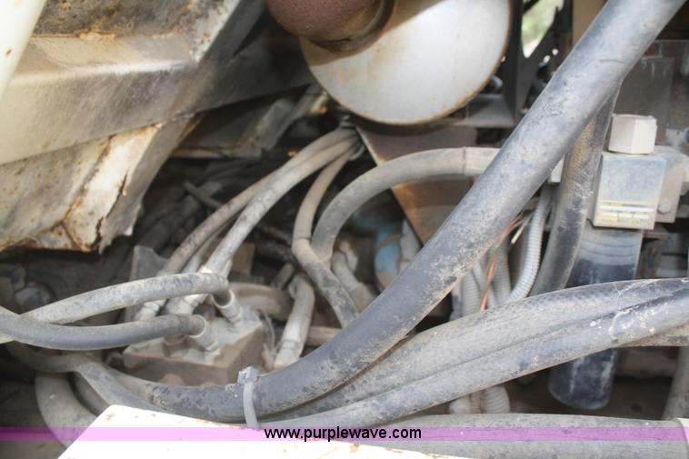 image for item B6883 1993 FMC Vanguard V3000SP street sweeper