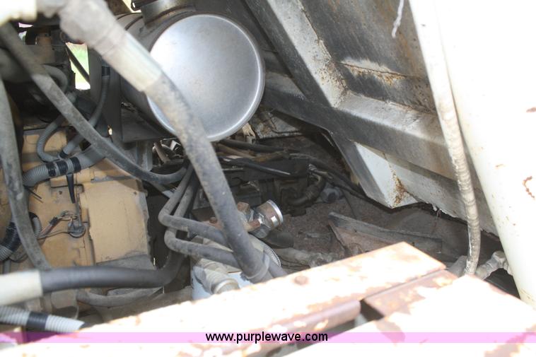 image for item B6883 1993 FMC Vanguard V3000SP street sweeper