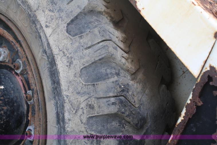 image for item B6883 1993 FMC Vanguard V3000SP street sweeper