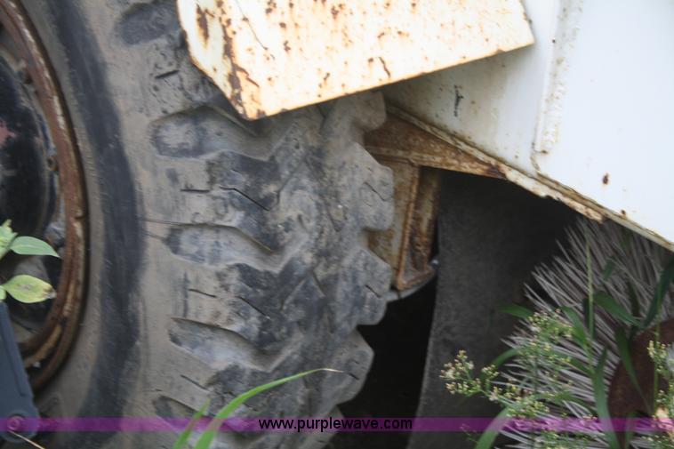 image for item B6883 1993 FMC Vanguard V3000SP street sweeper