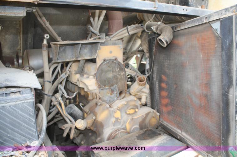 image for item B6883 1993 FMC Vanguard V3000SP street sweeper