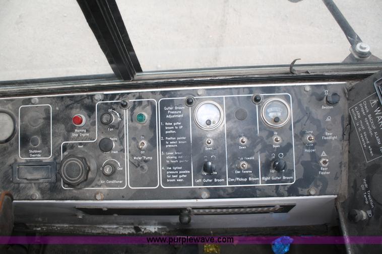 image for item B6884 1996 Johnston V3000SP street sweeper