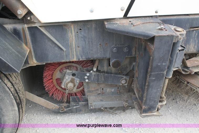 image for item B6884 1996 Johnston V3000SP street sweeper