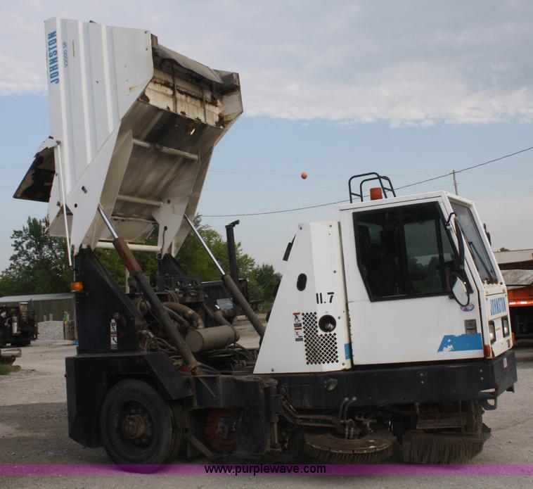 image for item B6884 1996 Johnston V3000SP street sweeper