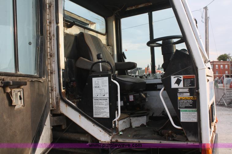 image for item B6885 1994 Johnston V3000SP street sweeper