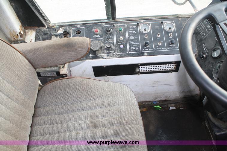 image for item B6885 1994 Johnston V3000SP street sweeper