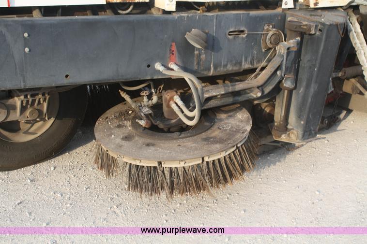 image for item B6885 1994 Johnston V3000SP street sweeper