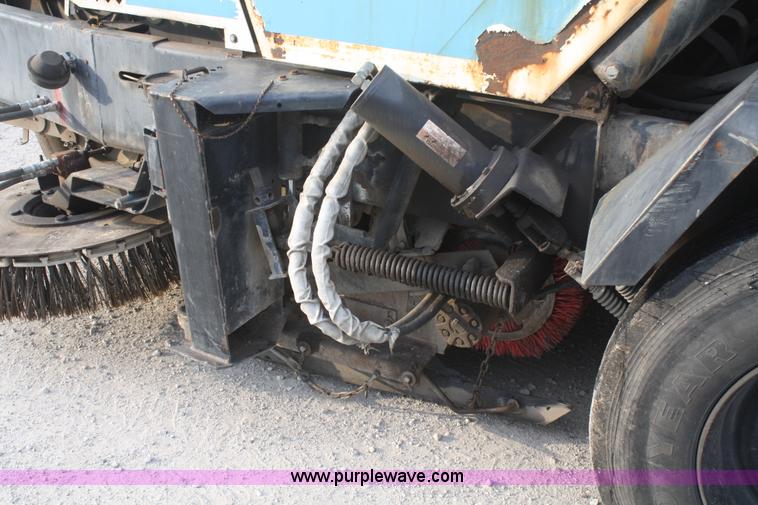 image for item B6885 1994 Johnston V3000SP street sweeper