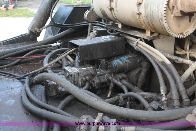 image for item B6885 1994 Johnston V3000SP street sweeper