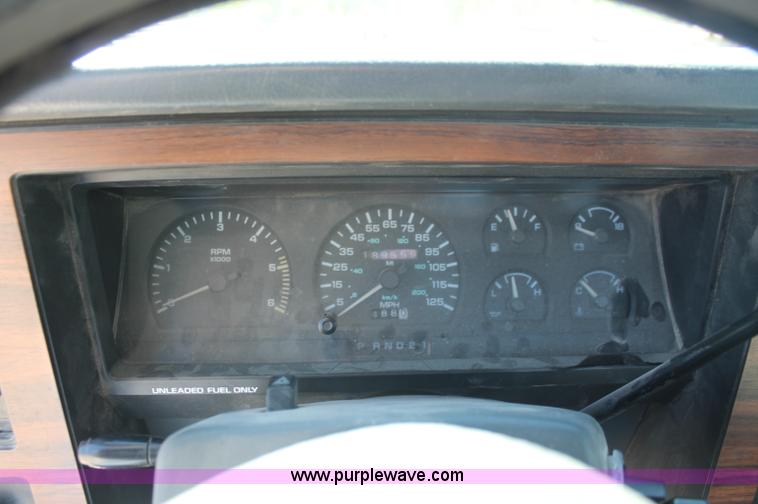 image for item C2804 1993 Dodge Dakota Club Cab pickup truck