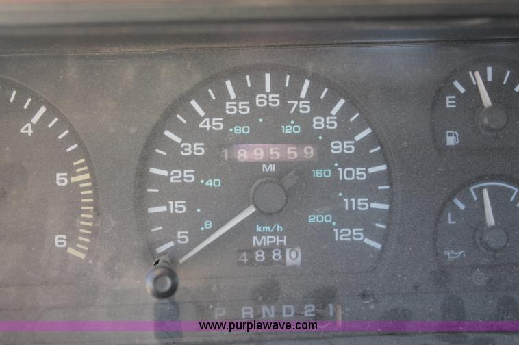 image for item C2804 1993 Dodge Dakota Club Cab pickup truck