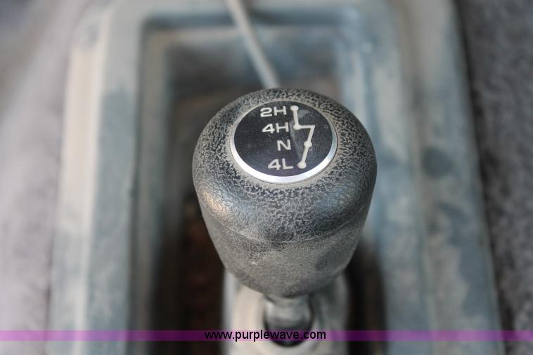 image for item C2804 1993 Dodge Dakota Club Cab pickup truck