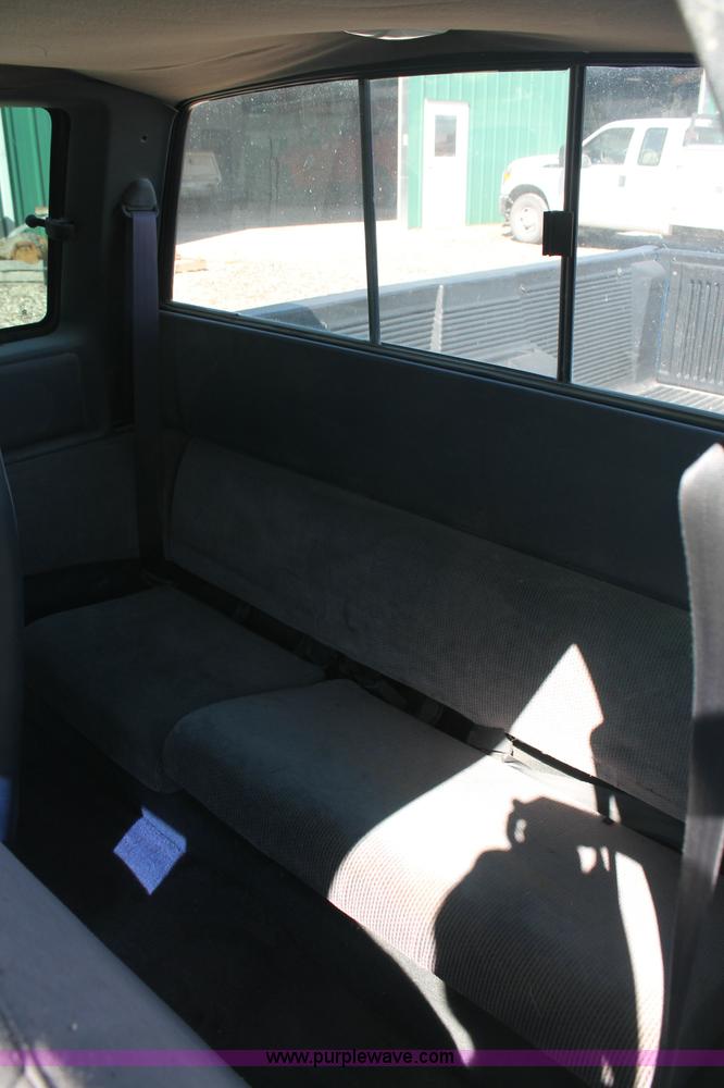 image for item C2804 1993 Dodge Dakota Club Cab pickup truck