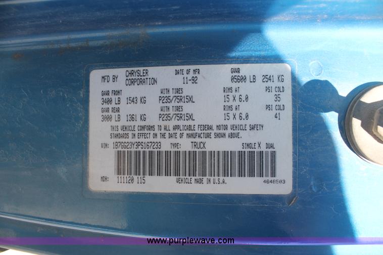 image for item C2804 1993 Dodge Dakota Club Cab pickup truck