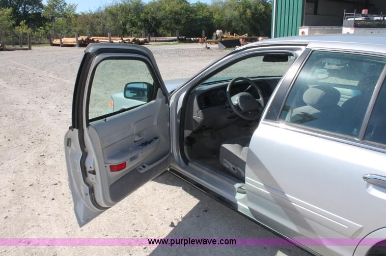 image for item C2805 2001 Ford Crown Victoria Police Interceptor