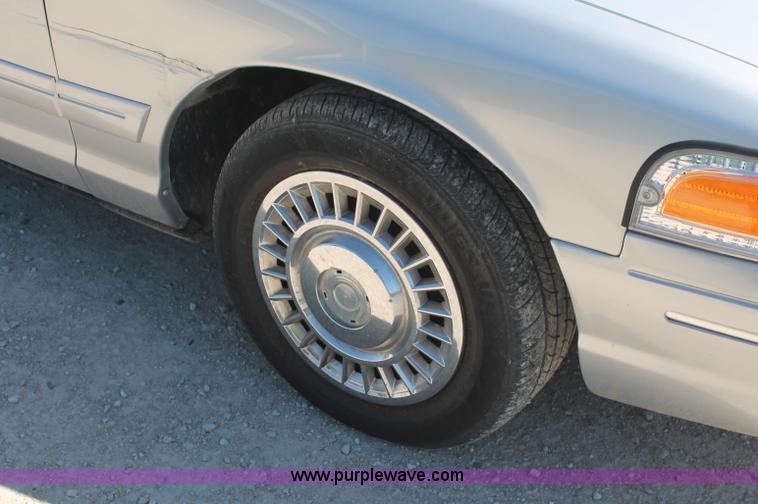 image for item C2805 2001 Ford Crown Victoria Police Interceptor