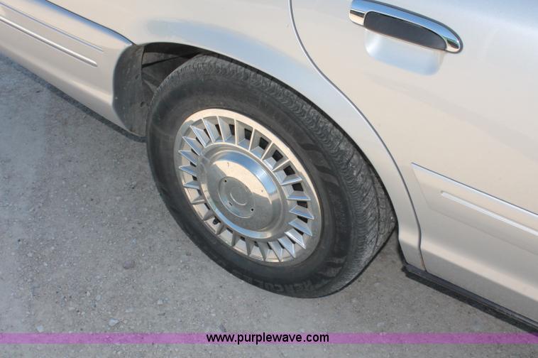 image for item C2805 2001 Ford Crown Victoria Police Interceptor