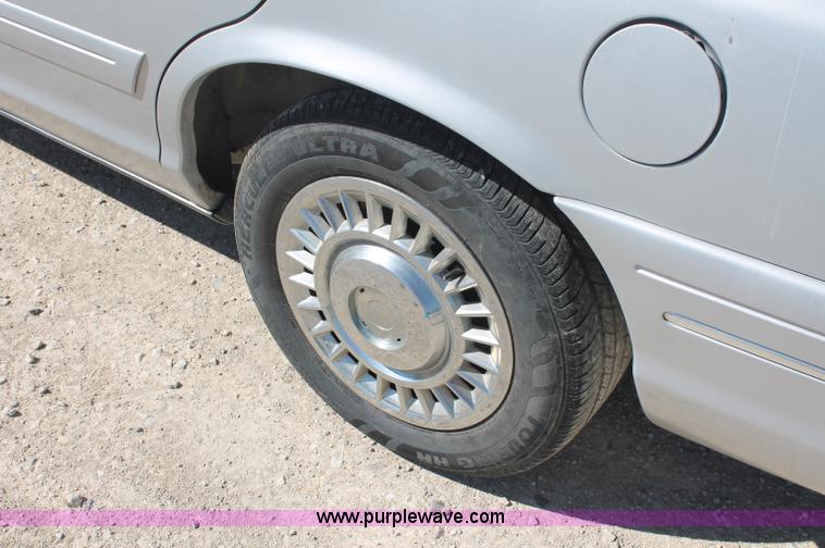 image for item C2805 2001 Ford Crown Victoria Police Interceptor