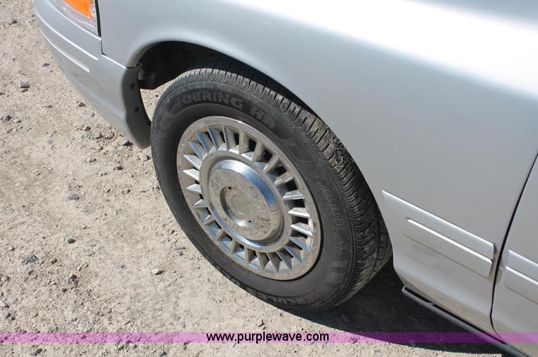 image for item C2805 2001 Ford Crown Victoria Police Interceptor