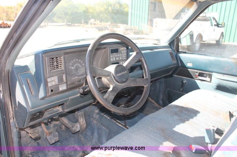 image for item C2806 1990 Chevrolet 2500 pickup truck
