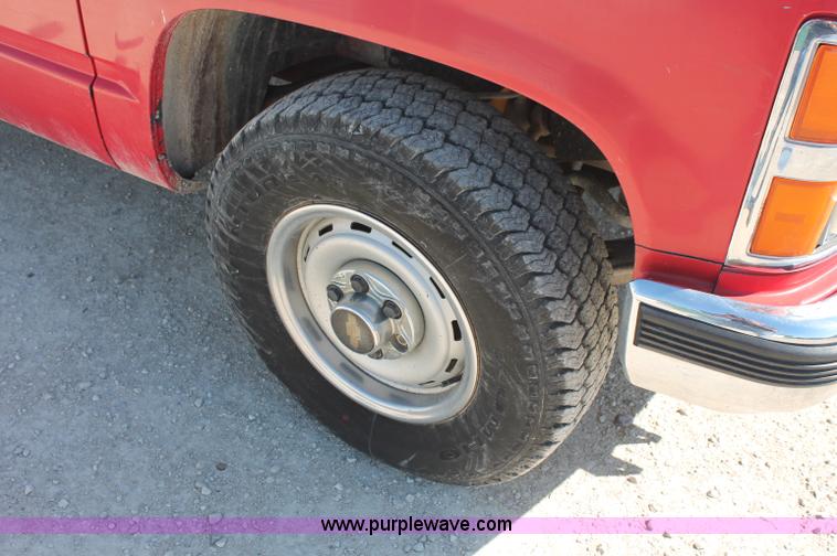 image for item C2806 1990 Chevrolet 2500 pickup truck