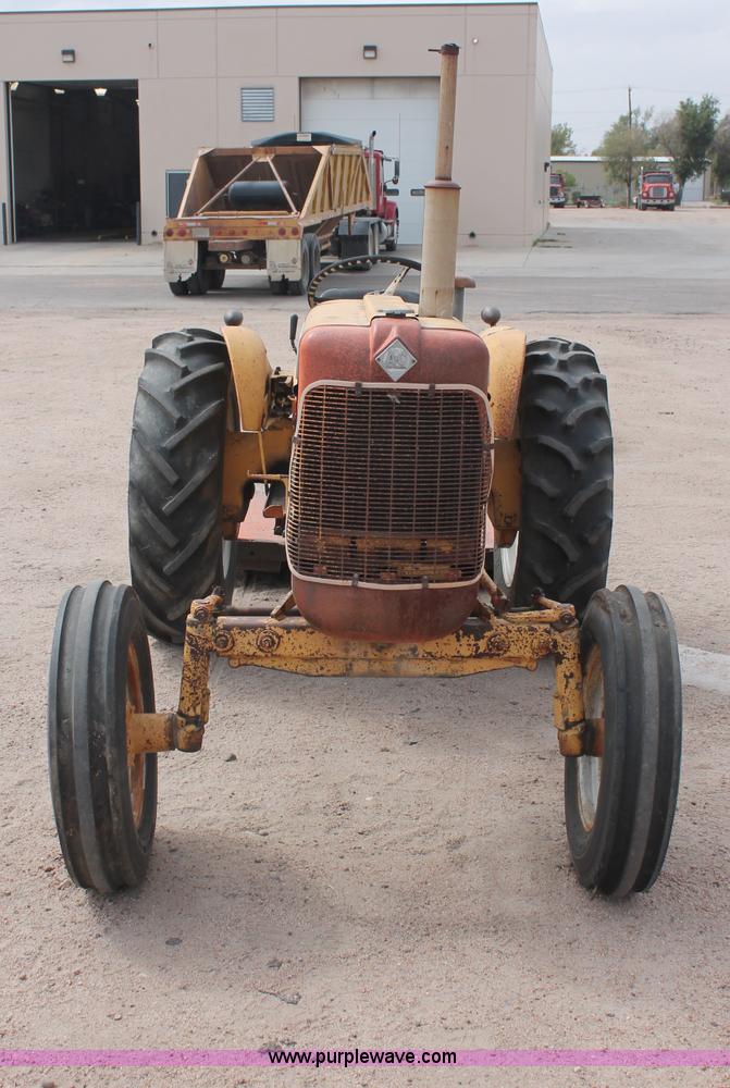 image for item C2821 1965 Allis Chalmers tractor