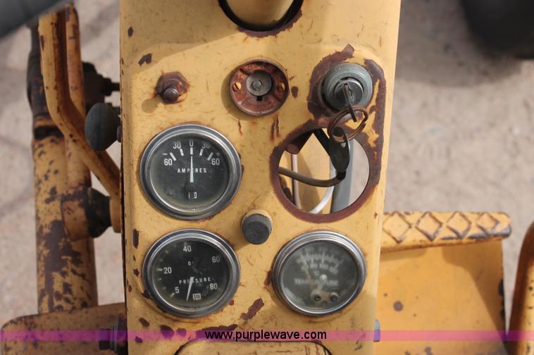 image for item C2821 1965 Allis Chalmers tractor