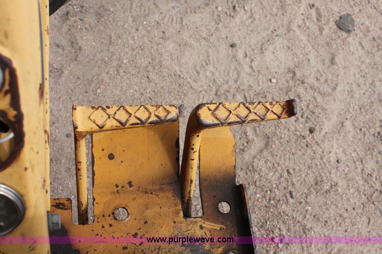 image for item C2821 1965 Allis Chalmers tractor