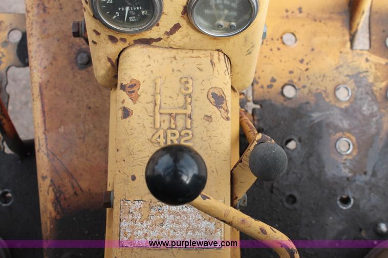 image for item C2821 1965 Allis Chalmers tractor